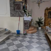 Beim Kircheputzen in Schmirn