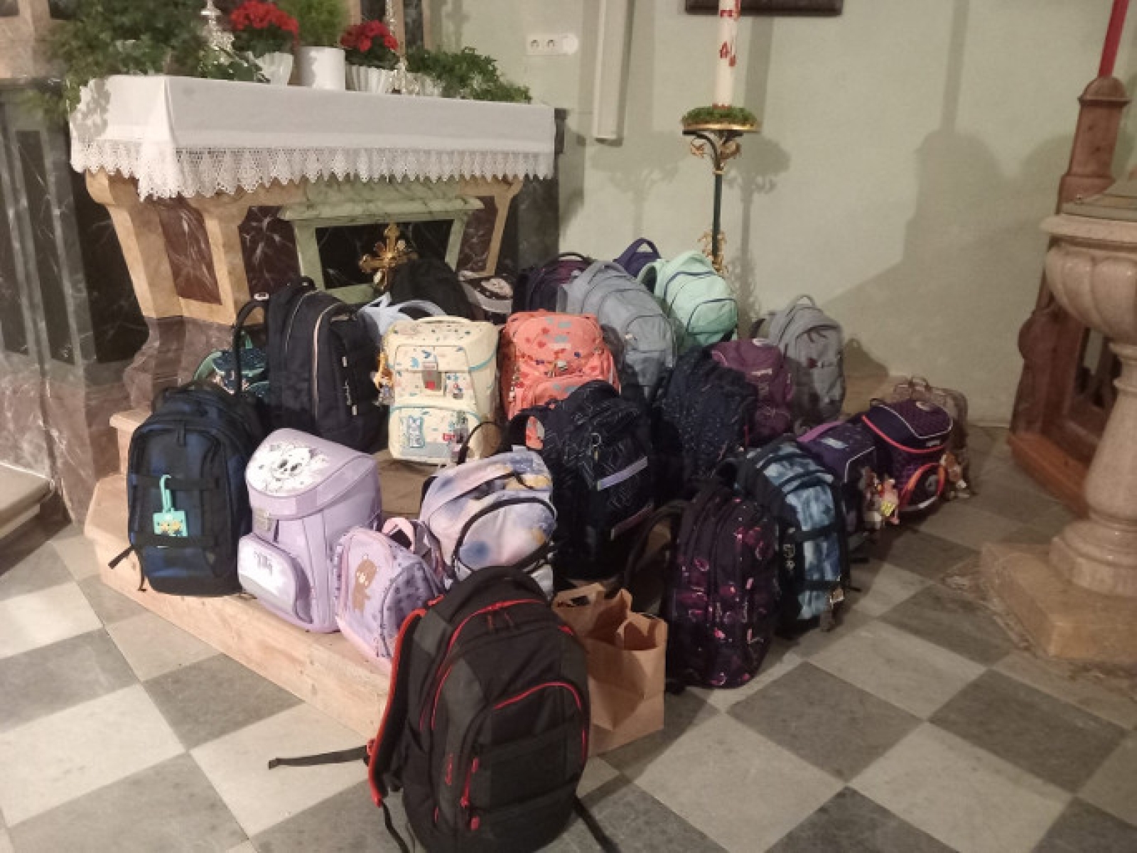 Jugendgottesdienst mit Schultaschensegen in Vinaders